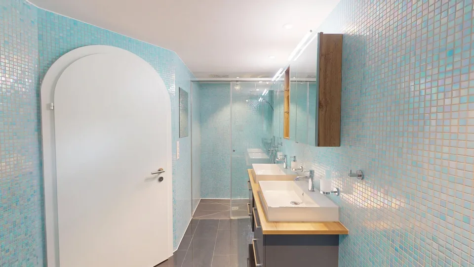 Villa di campagna elegante di 9 locali con piscina interna moderna su Muttenzer Dürrberg