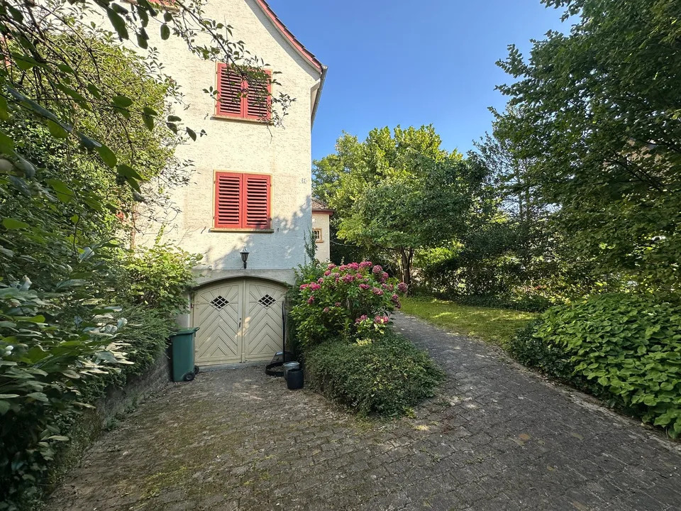 Characterful 7-room single-family house in a popular residential area