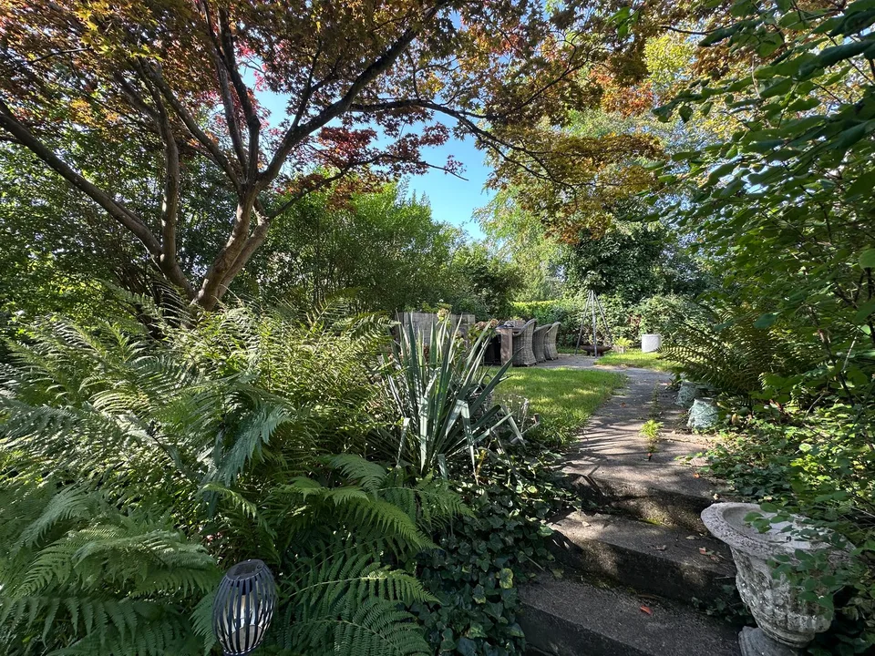Characterful 7-room single-family house in a popular residential area