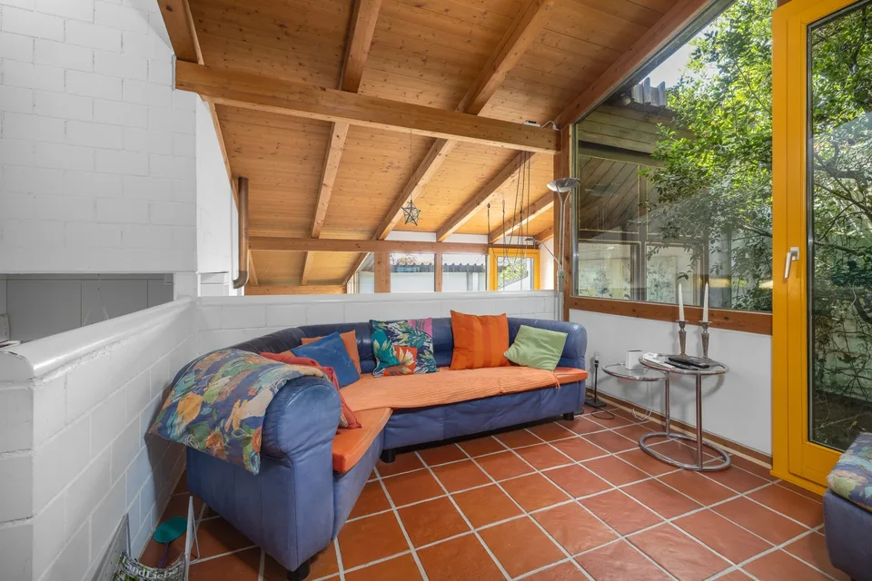Unique house with garden idyll