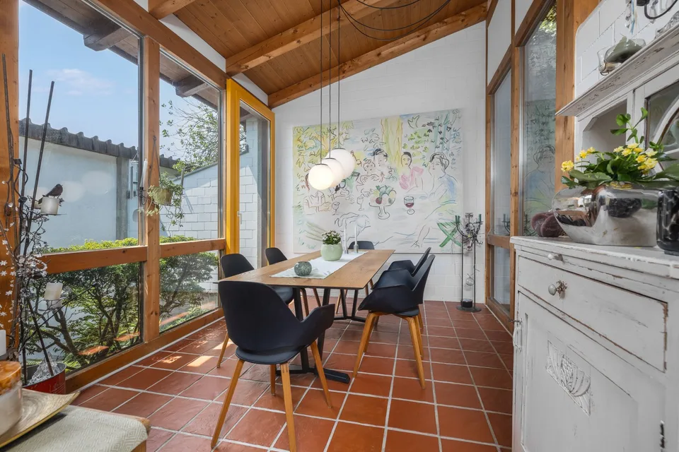 Unique house with garden idyll