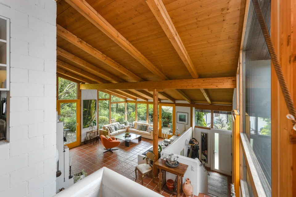 Unique house with garden idyll
