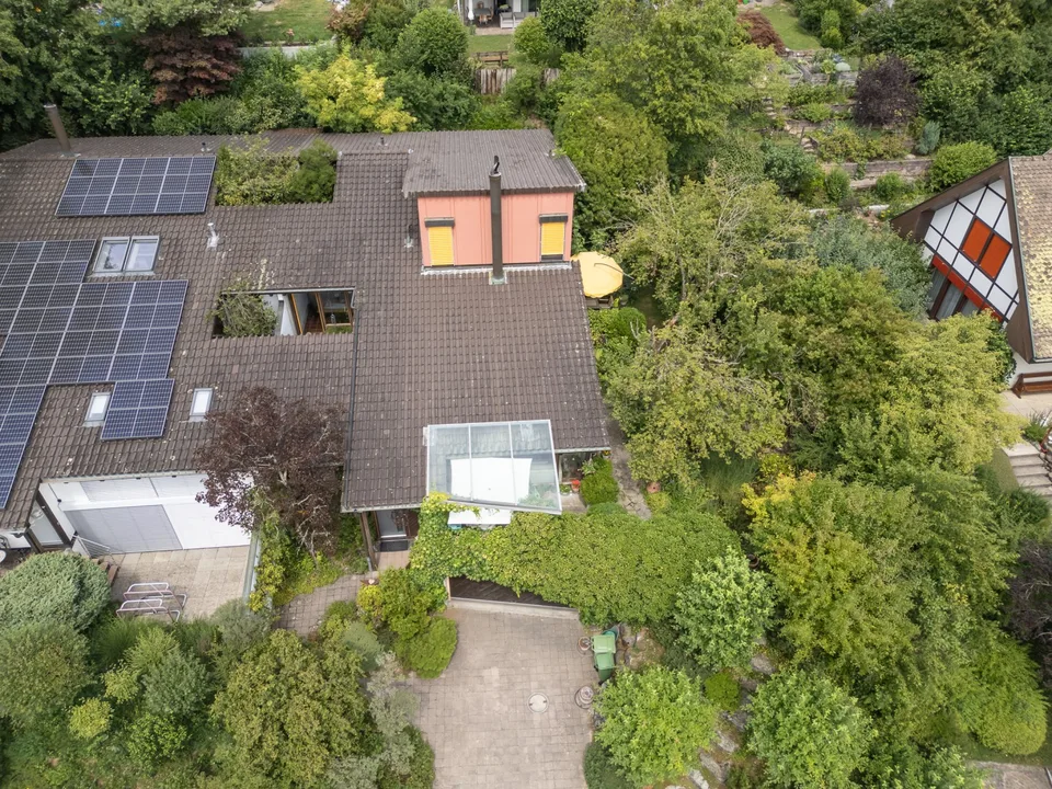 Unique house with garden idyll