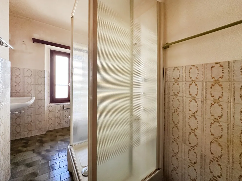 Faszinierendes Tessiner Doppelhaus zur Renovierung mit zwei 3,5-Zimmer-Einheiten