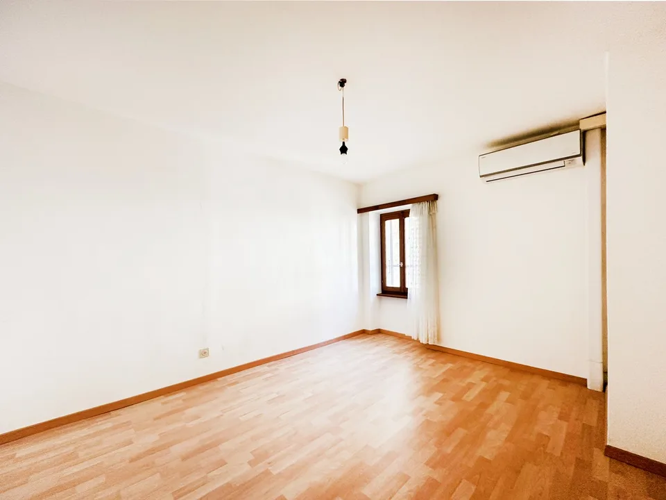 Faszinierendes Tessiner Doppelhaus zur Renovierung mit zwei 3,5-Zimmer-Einheiten