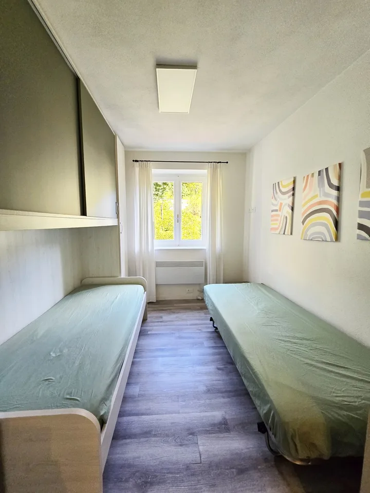 Beautifully renovated semi-detached house 3.5 and 2.5 rooms with beautiful exteriors