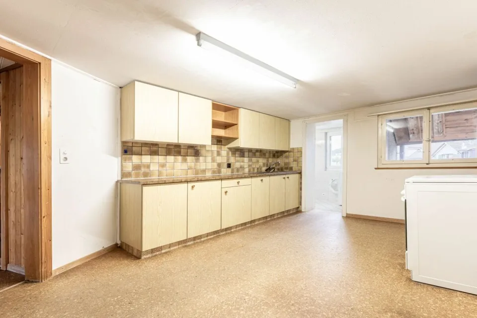 Two-family house with outbuilding and versatile development potential