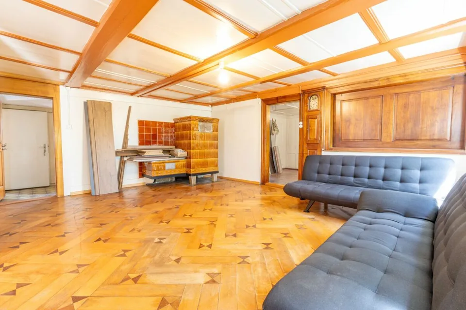 Two-family house with outbuilding and versatile development potential