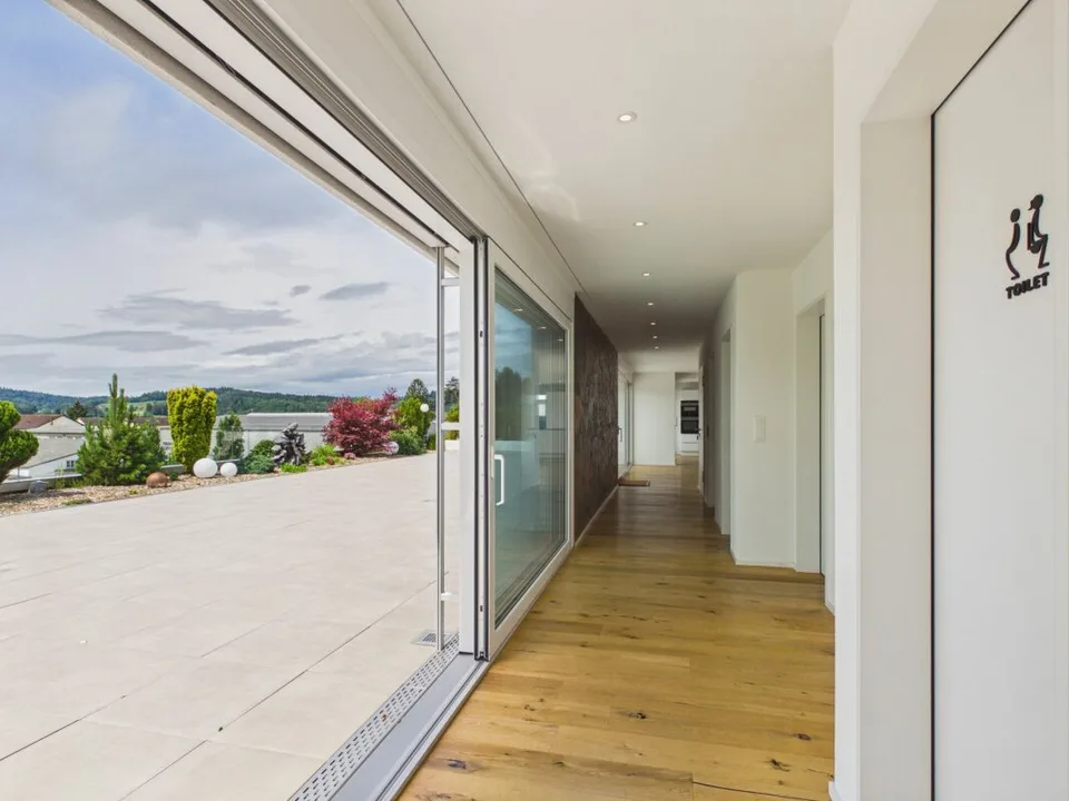 Penthouse apartment with various extras such as a very spacious terrace, lift with direct access to the apartment, oversized parking spaces, etc.