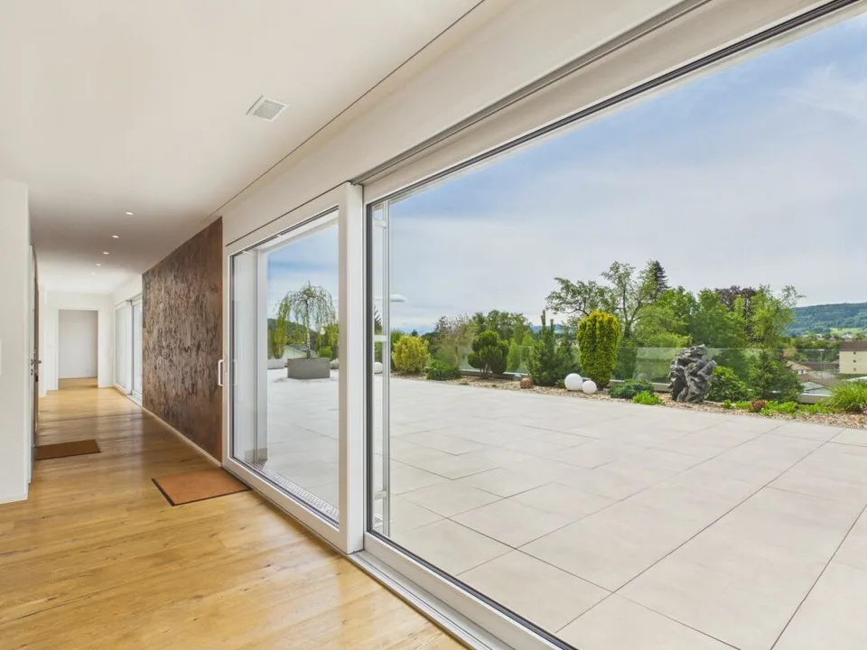 Penthouse apartment with various extras such as a very spacious terrace, lift with direct access to the apartment, oversized parking spaces, etc.