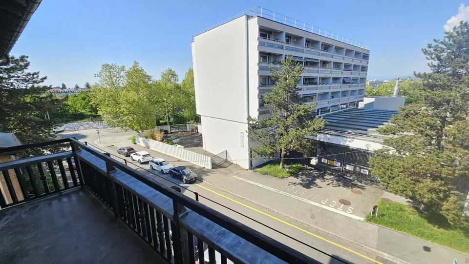 Grosszügige, sanierte 2.5-Zimmerwohnung mit Balkon, Waschturm & Keller - ohne Lift, in Basel