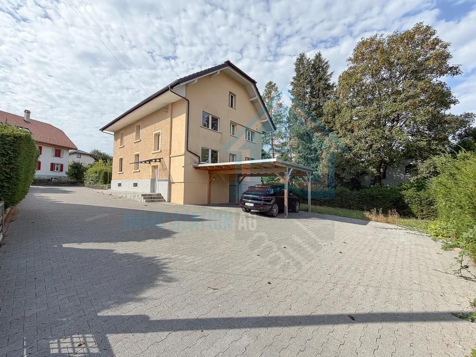 Grosszügiges Zweifamilienhaus mit Garten - ideal für Familien