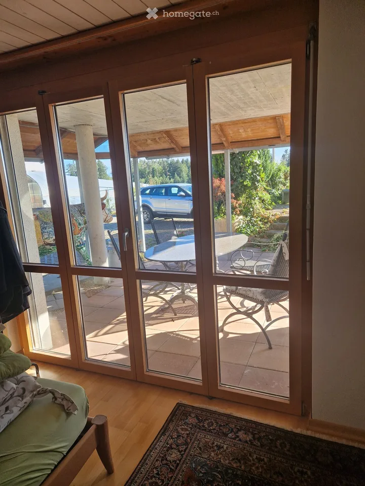 Appartement lumineux de 2,5 pièces au rez-de-jardin pour personne seule