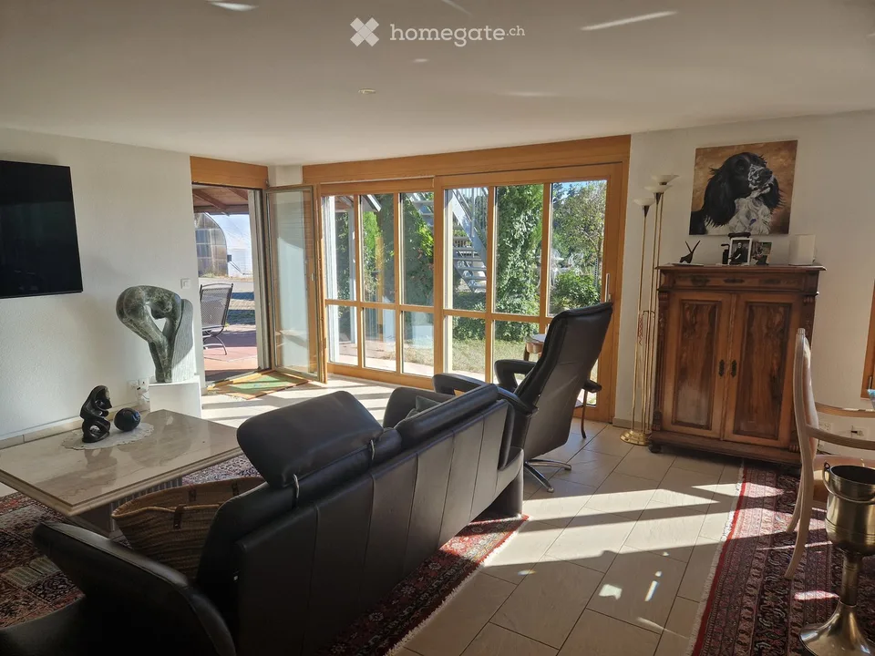 Appartement lumineux de 2,5 pièces au rez-de-jardin pour personne seule
