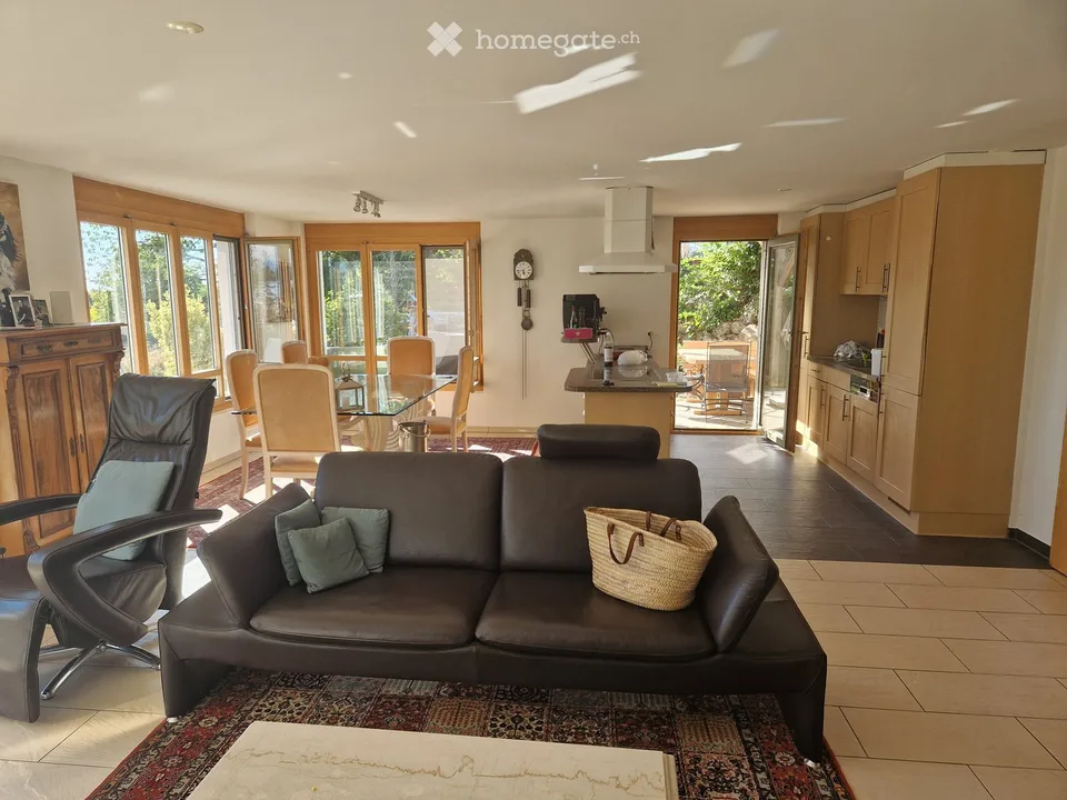 Appartement lumineux de 2,5 pièces au rez-de-jardin pour personne seule