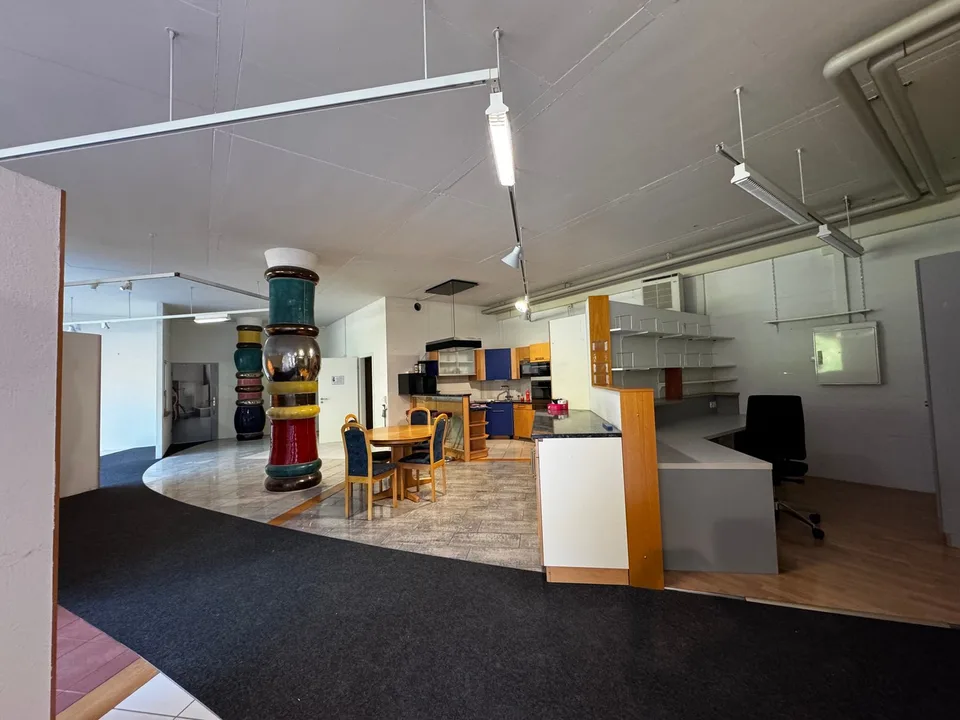 Spazio commerciale polivalente al piano terra 335 m²