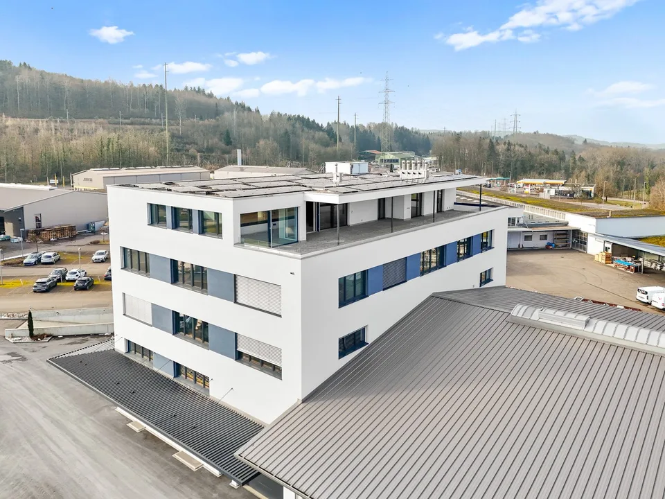 Spazio ufficio in attico rappresentativo con vista panoramica