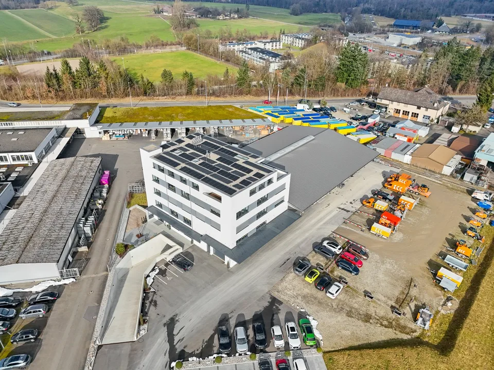 Spazio ufficio in attico rappresentativo con vista panoramica