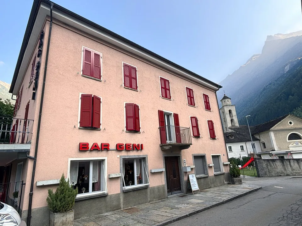 AFFITTASI A MESOCCO STORICO BAR GENI