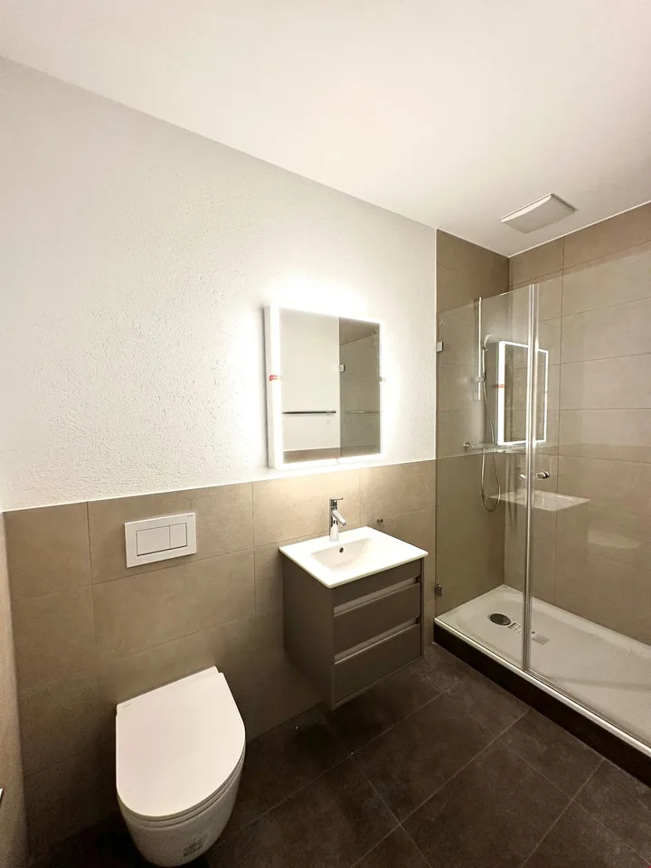 Beau nouvel atelier d'habitation/commerce agrandi