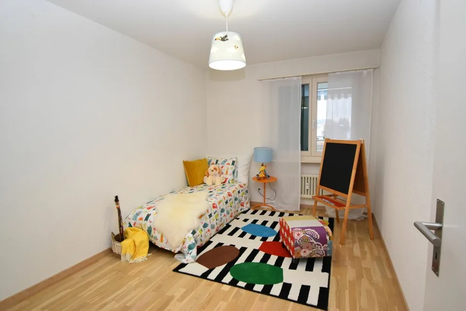 Spacious 4-room apartment in a green area