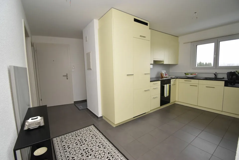 Spacious 4-room apartment in a green area