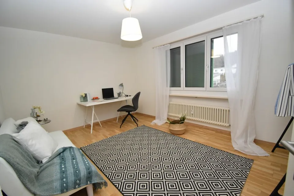 Spacious 4-room apartment in a green area