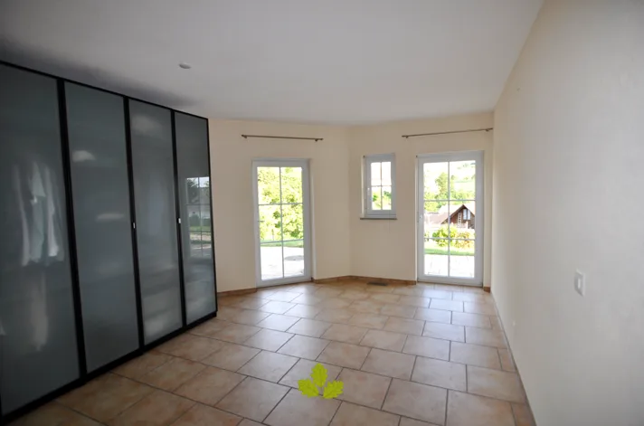 Luxuriöse Einliegerwohnung an Hanglage in Elfingen
