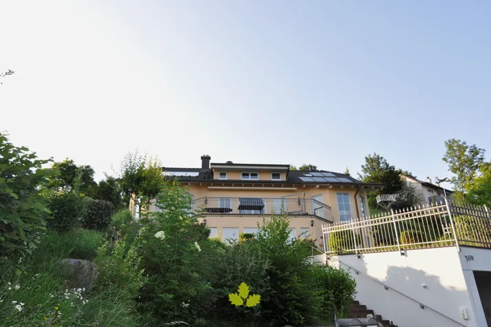 Luxuriöse Einliegerwohnung an Hanglage in Elfingen