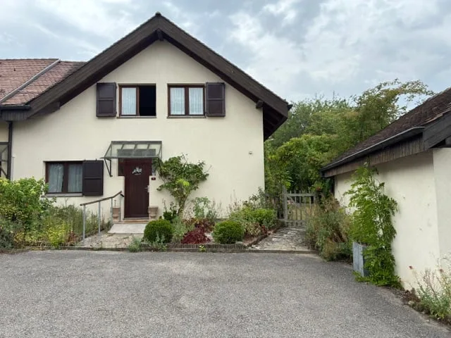 Charmantes Doppelhaus in Féchy