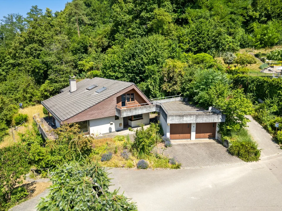 Land and residential building - Investment with double potential
