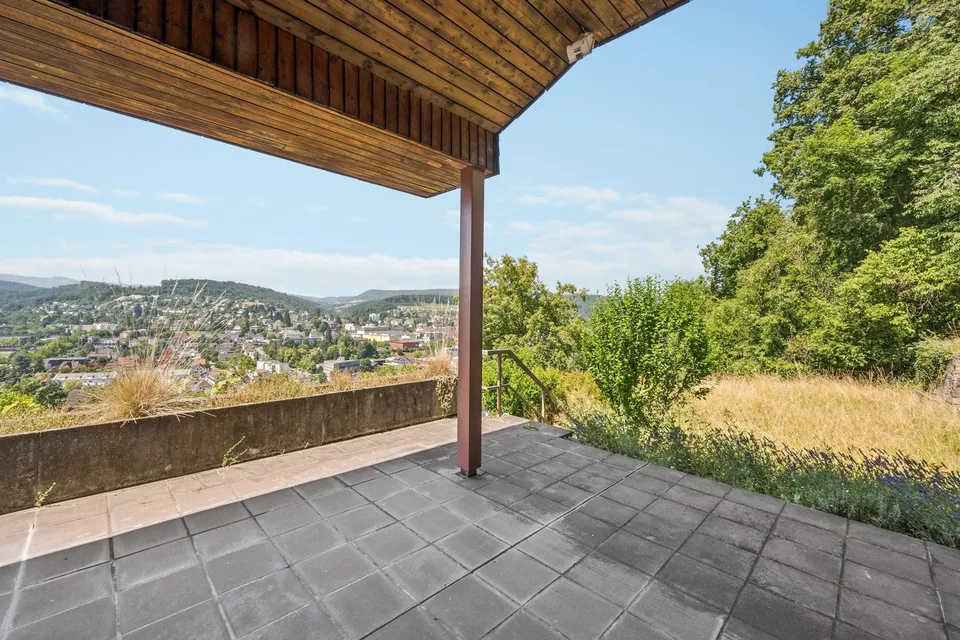 Land and residential building - Investment with double potential
