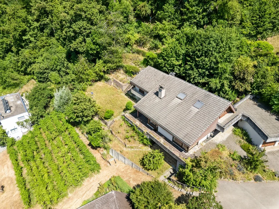 Land and residential building - Investment with double potential