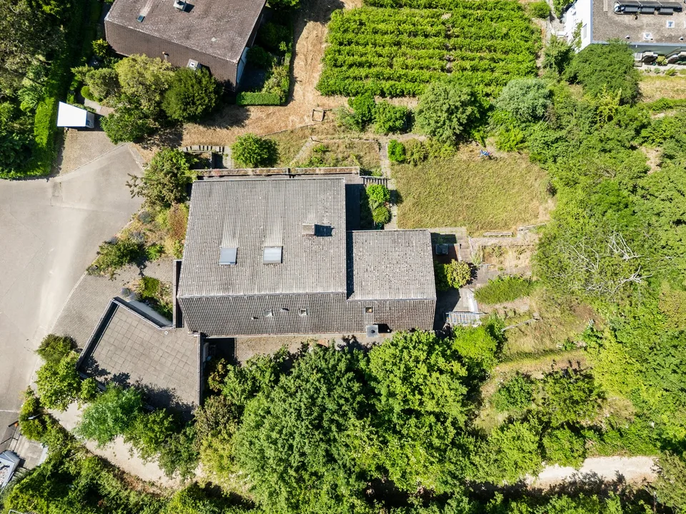Land and residential building - Investment with double potential