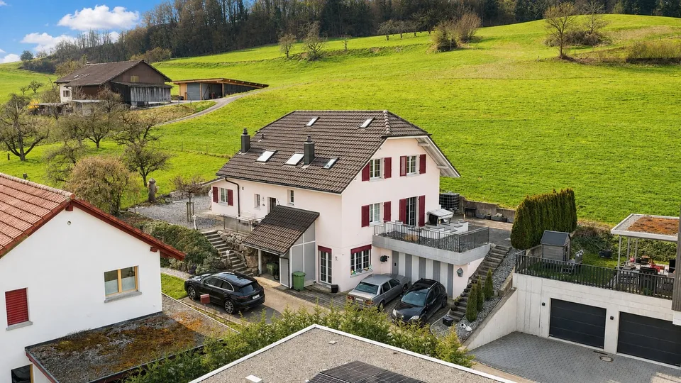 Grosszügiges 6.5-Zimmer-Einfamilienhaus mit Kamin in Top-Lage
