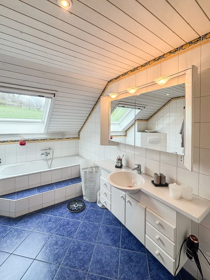 Grosszügiges 6.5-Zimmer-Einfamilienhaus mit Kamin in Top-Lage