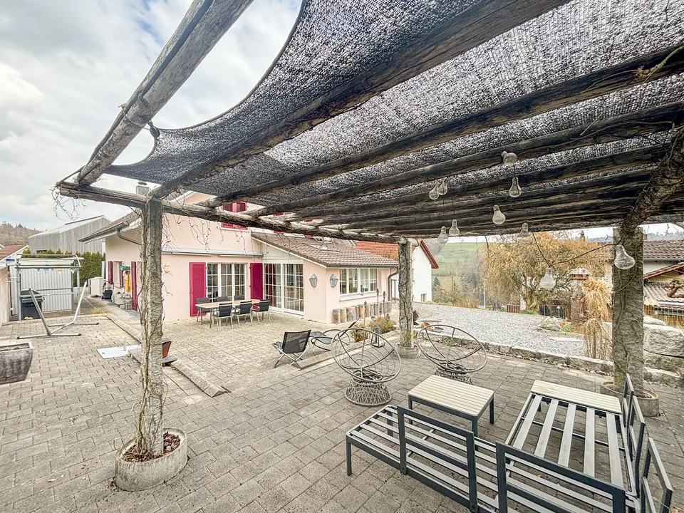Grosszügiges 6.5-Zimmer-Einfamilienhaus mit Kamin in Top-Lage