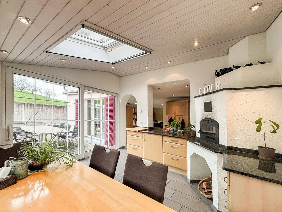 Grosszügiges 6.5-Zimmer-Einfamilienhaus mit Kamin in Top-Lage