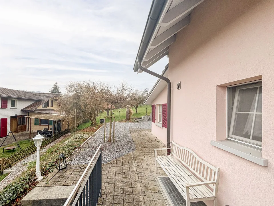 Grosszügiges 6.5-Zimmer-Einfamilienhaus mit Kamin in Top-Lage