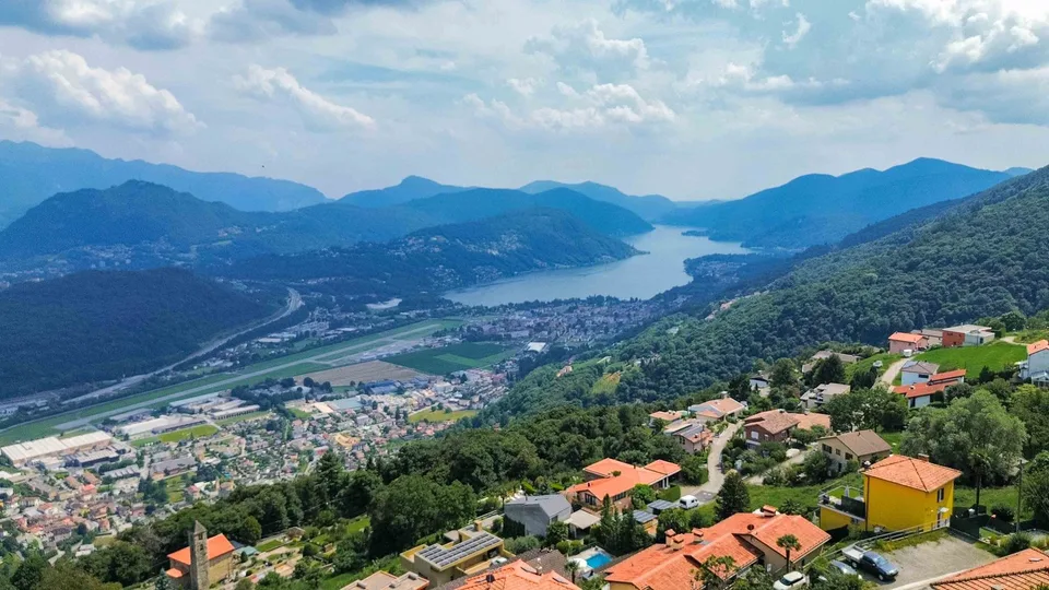 Prestigöse Villa mit Seeblick und Pool in Cademario