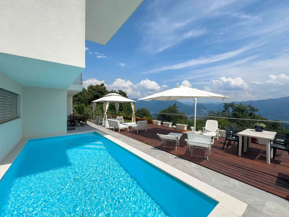 Prestigöse Villa mit Seeblick und Pool in Cademario