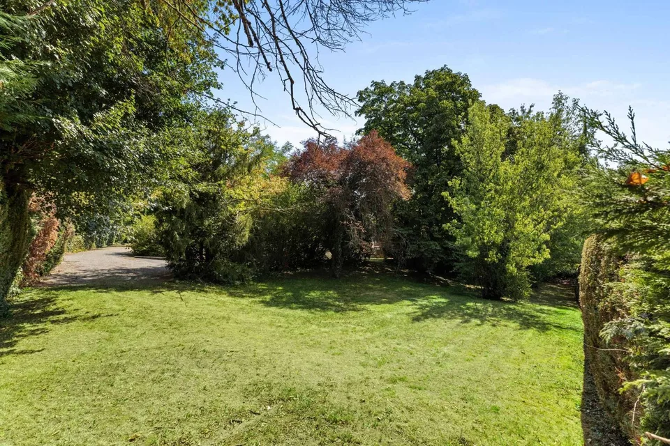 Villa di charme con potenziale costruttivo