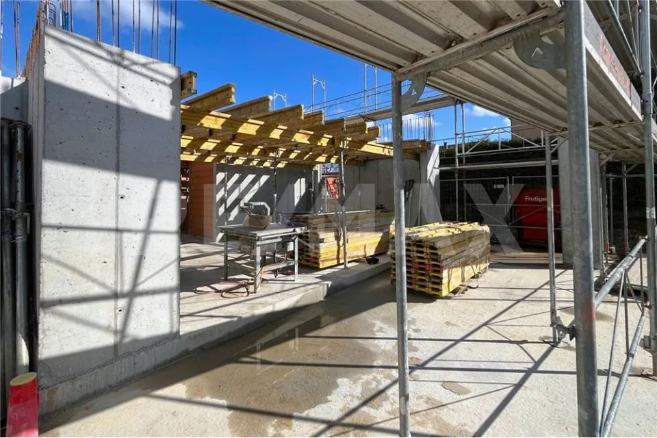 Nouveau bâtiment, situé dans un endroit calme, avec beaucoup de soleil et un aménagement intérieur à déterminer par vous-même (en construction)