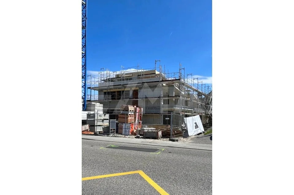 Nouveau bâtiment, situé dans un endroit calme, avec beaucoup de soleil et un aménagement intérieur à déterminer par vous-même (en construction)