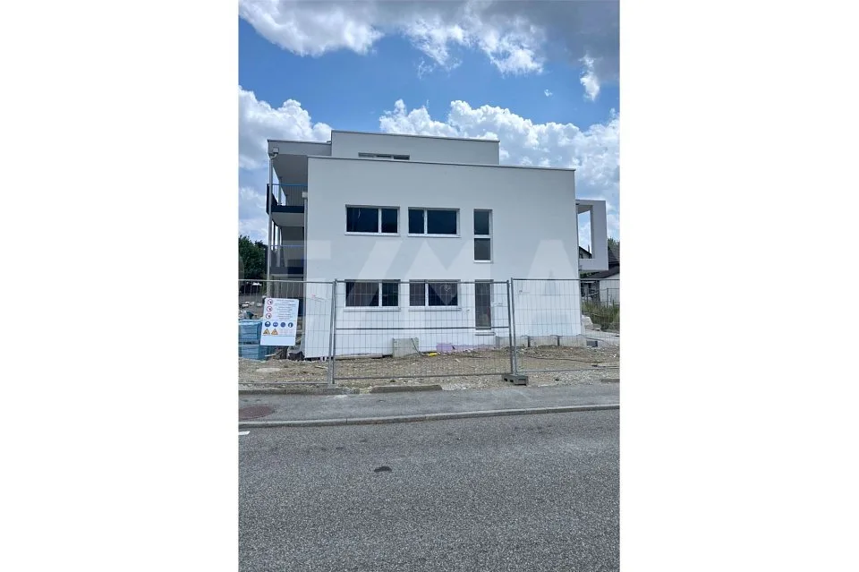 Nouveau bâtiment, situé dans un endroit calme, avec beaucoup de soleil et un aménagement intérieur à déterminer par vous-même (en construction)