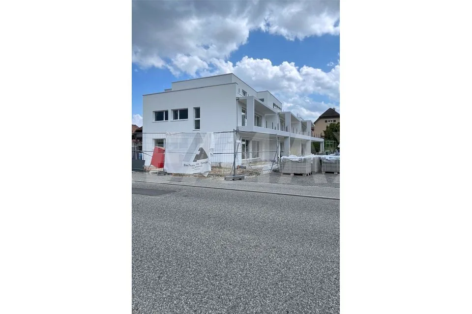 Nouveau bâtiment, situé dans un endroit calme, avec beaucoup de soleil et un aménagement intérieur à déterminer par vous-même (en construction)