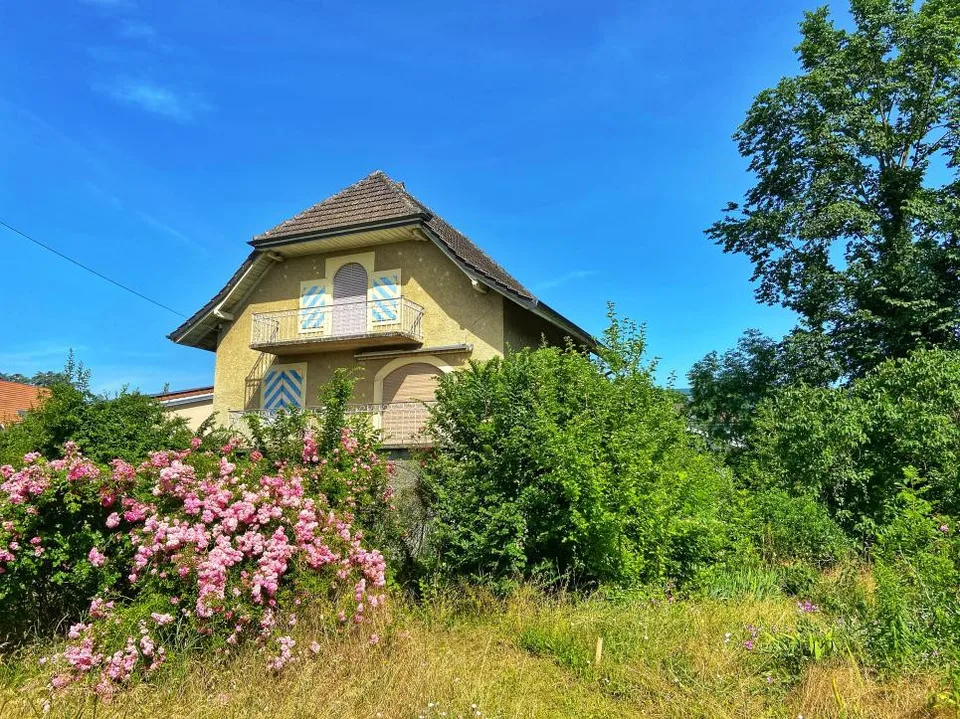 In der Nähe von Neuchâtel, in Areuse, individuelles Haus ideal gelegen