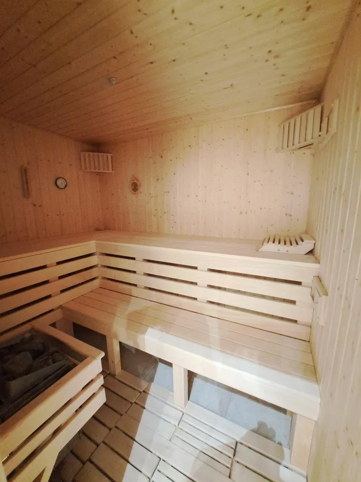 Magnificent 8-room chalet in Loèche-les-Bains – Luxury and Nature in the Heart of the Alps