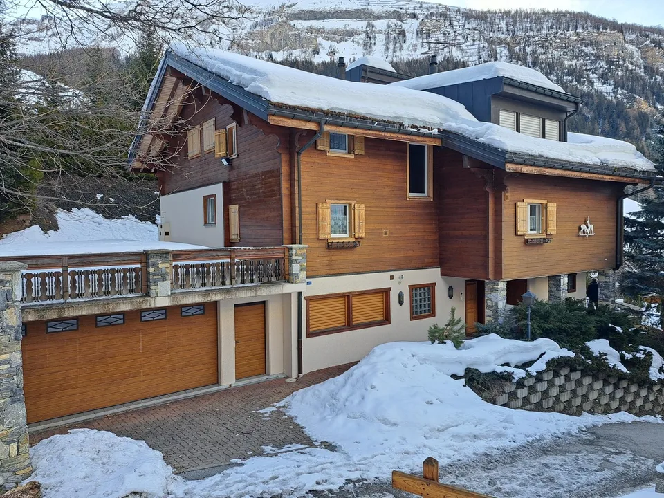 Magnifique Chalet de 8 pièces à Loèche-les-Bains – Luxe et Nature au Cœur des Alpes