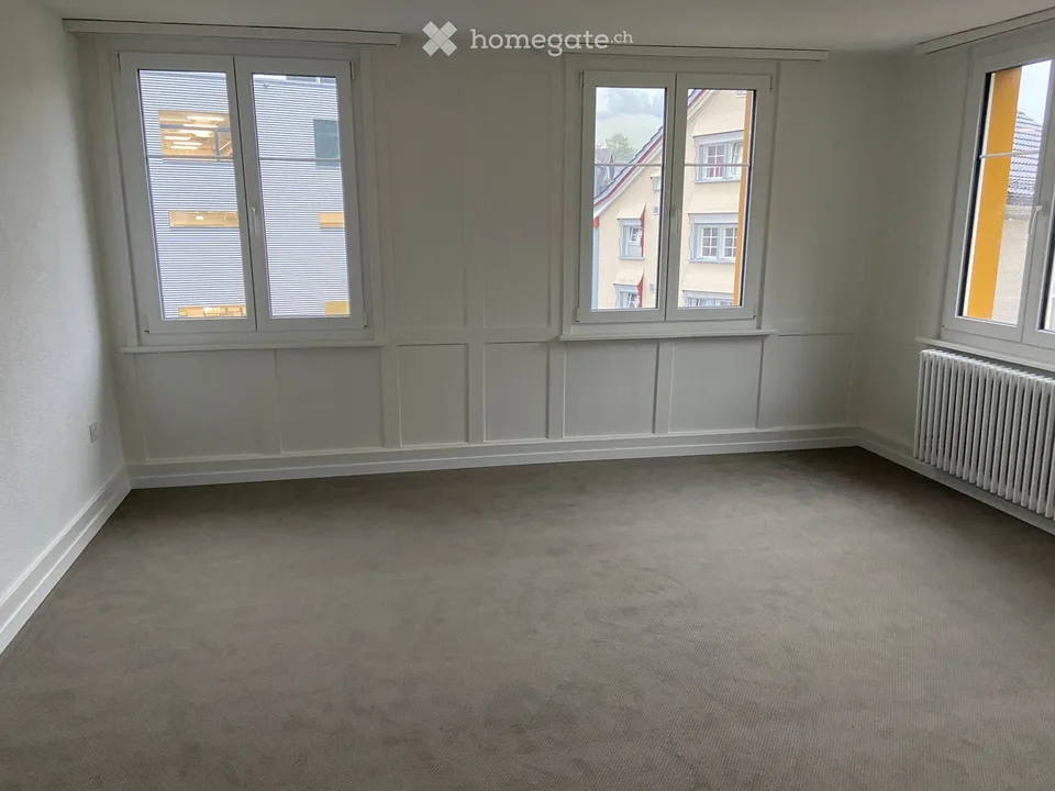 Charmante helle 4.5-Zimmer-Altbauwohnung mit Balkon in Necker